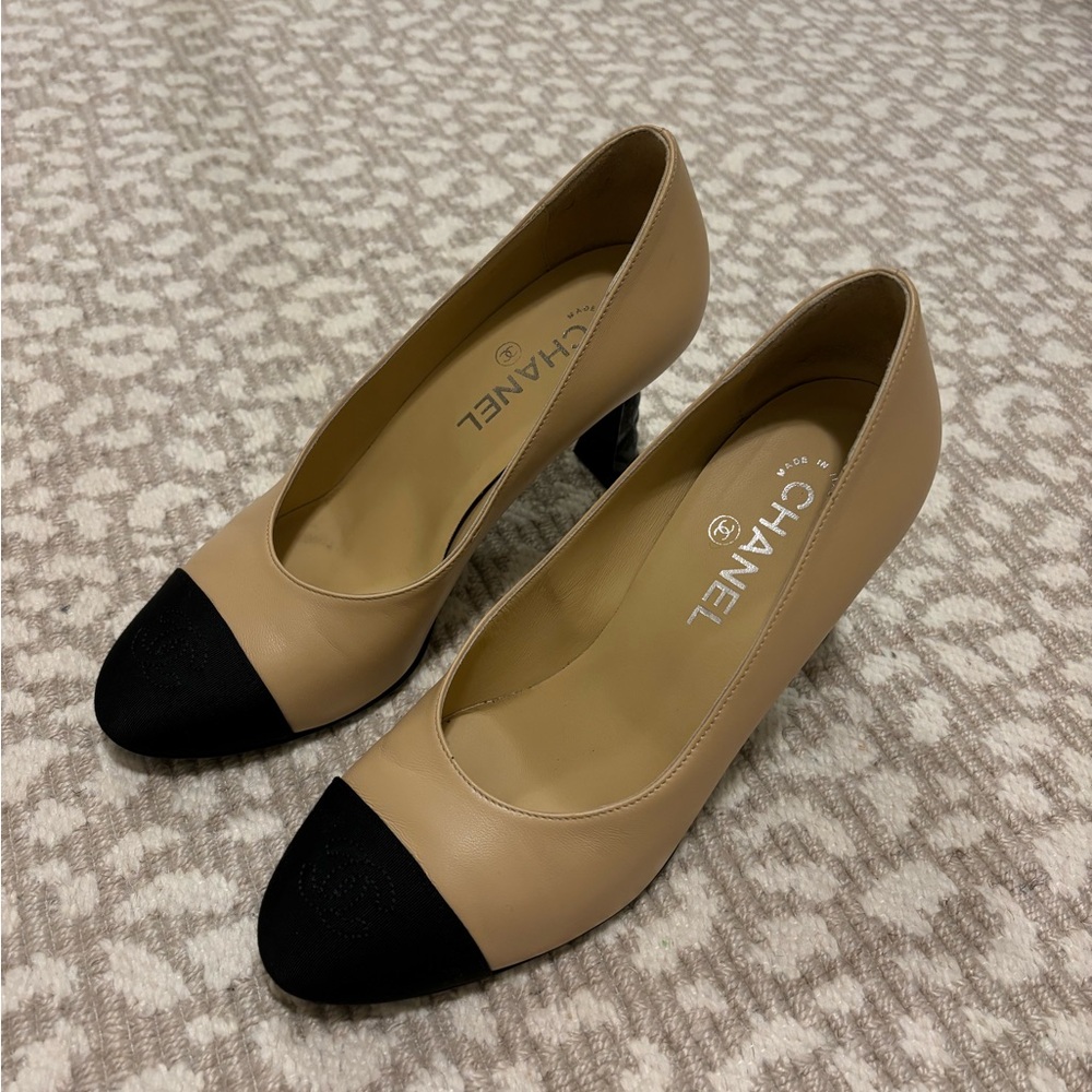 Chanel leather pumps size 39